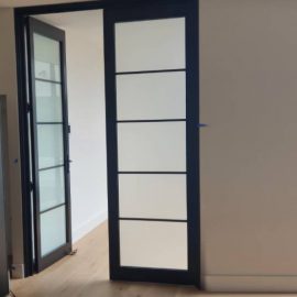 hinged01_thm